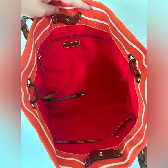 Dooney & Bourke Tote in Canvas with Leather Straps and Details. - Picture 12 of 15